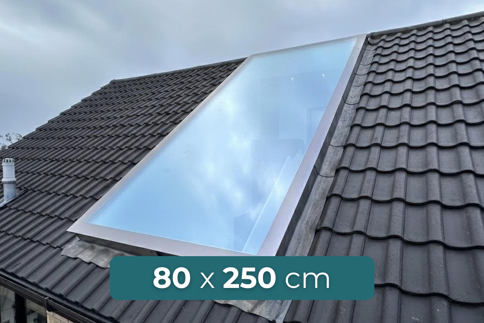 walmdach-dachfenster-80-250-produktfoto Dachfenster 80 x 250 cm, Walmdach und Satteldach, 100,5kg, UW 0,9 – Bild 1